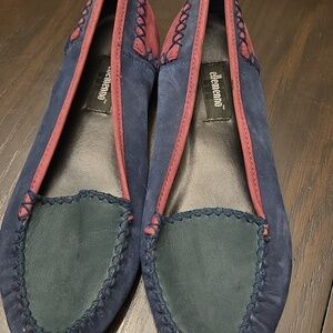 ellemenno Navy and Red Moccasins